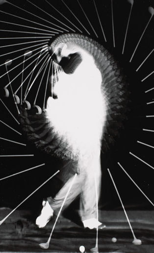 Harold Edgerton photograph of a man's golf swing