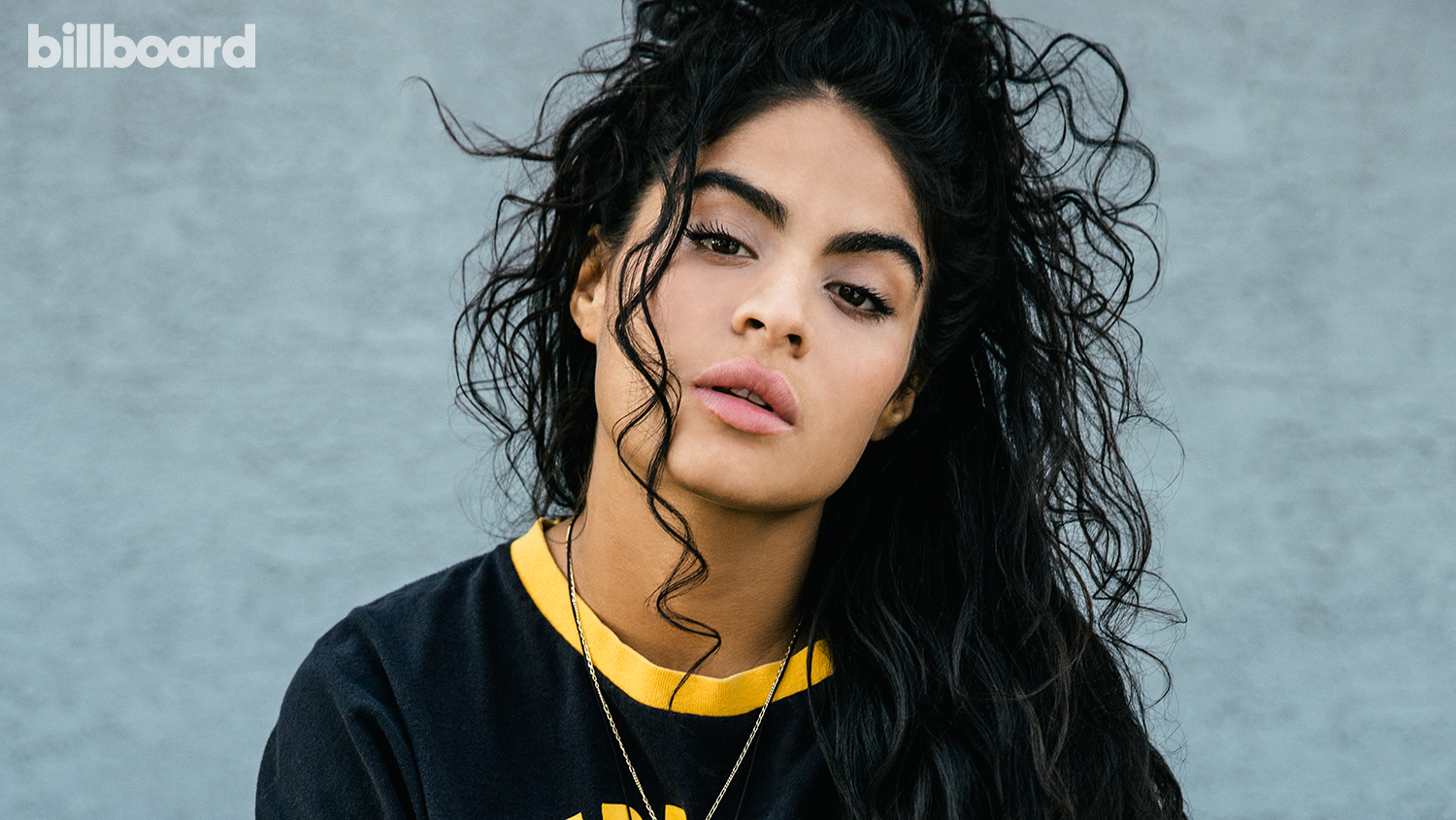 jessie-reyez-fea in black t with yellow trim