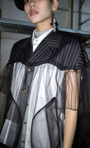 munn backstage of seoul fashion week
