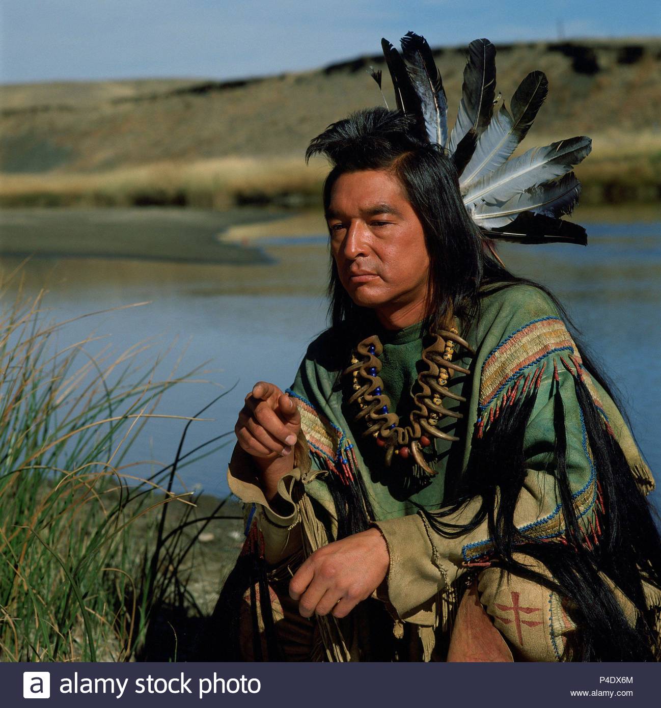 Original Film Title: DANCES WITH WOLVES. English Title: DANCES WITH WOLVES. Film Director: KEVIN COSTNER. Year: 1990. Stars: GRAHAM GREENE. Credit: ORION PICTURES / Album