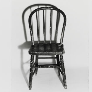 Donna-Lee Phillips, This is a Photograph, from 100 Small Chairs, More or Less, 1981; San Francisco Museum of Modern Art, Accessions Committee Fund purchase; © Donna-Lee Phillips