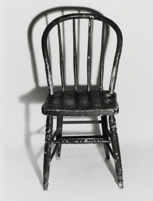 Donna-Lee Phillips, This is a Photograph, from 100 Small Chairs, More or Less, 1981; San Francisco Museum of Modern Art, Accessions Committee Fund purchase; © Donna-Lee Phillips