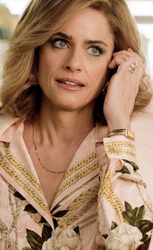 amanda peet in dirty john: the betty broderick story