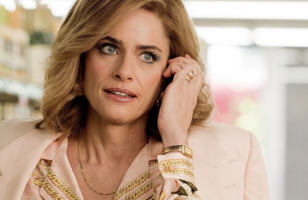 amanda peet in dirty john: the betty broderick story