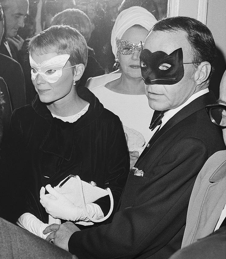 Frank Sinatra and Mia Farrow at Truman Capotes ball