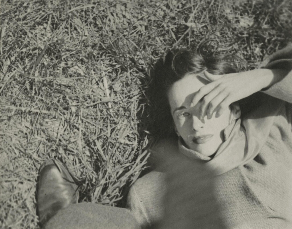 Sunday Morning, the Cloisters, c.1947 Saul Leiter Foundation, courtesy Howard Greenberg Gallery, New York