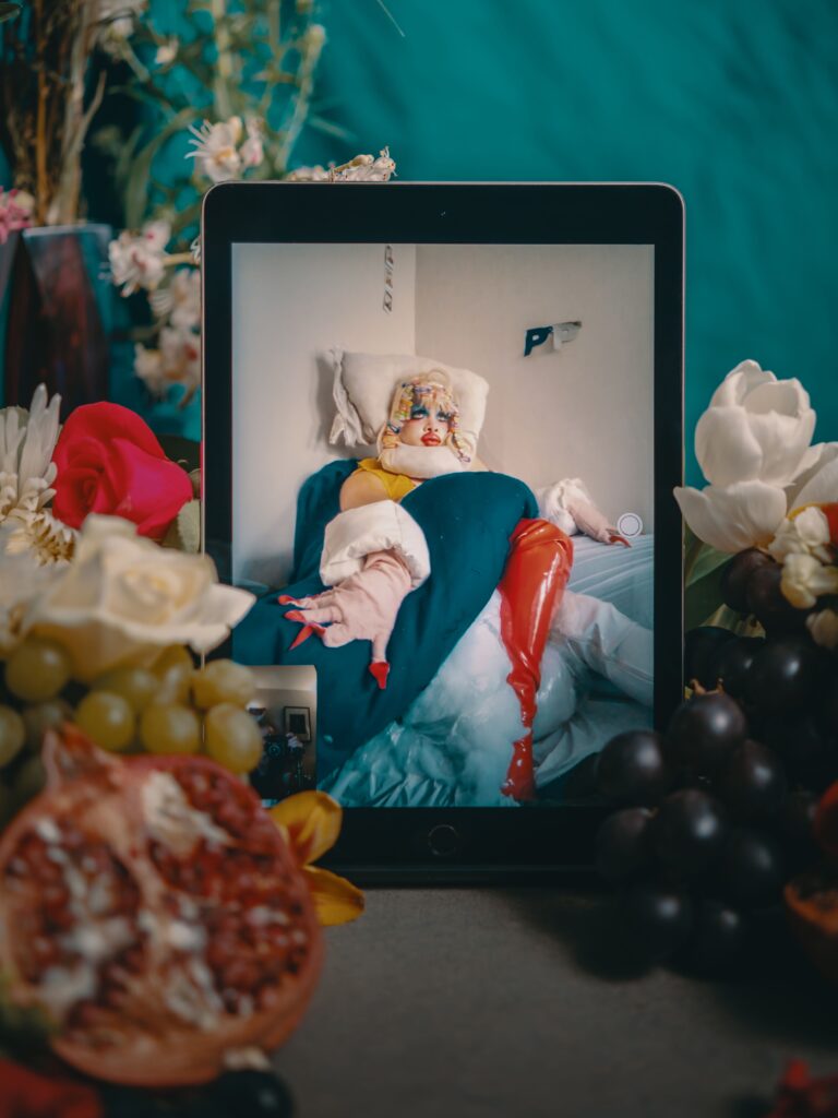 Pillow Princess, Damien Frost
