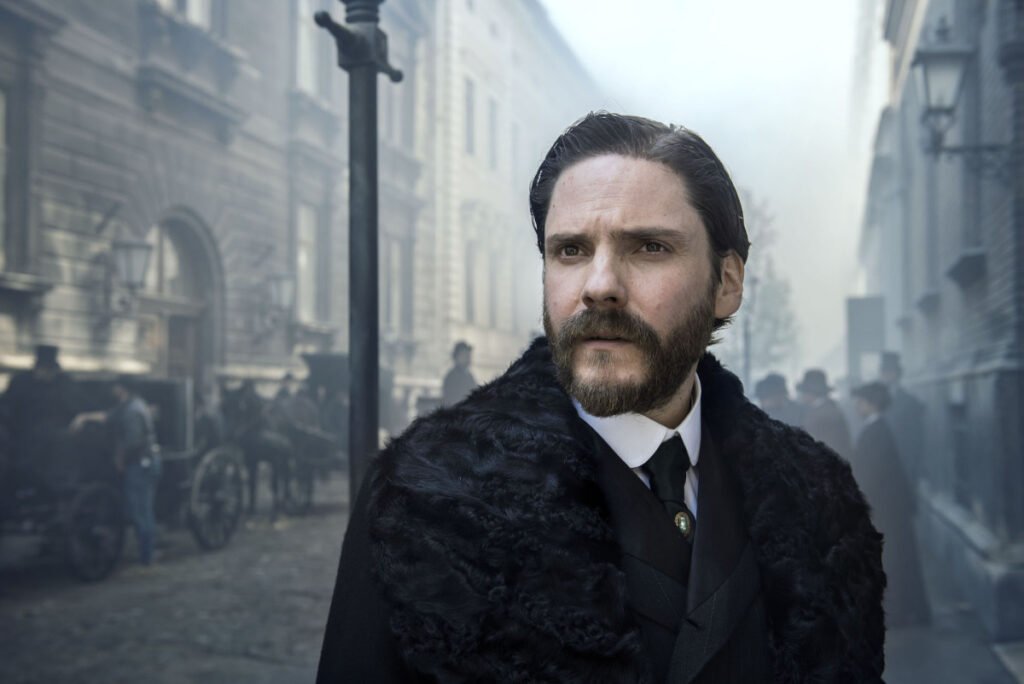 Daniel Brühl in The Alienist