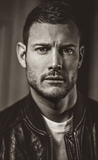 tom hopper portrait