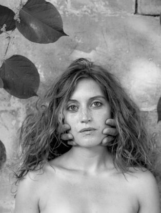 Coralie, Fort Foucault, Niort, France, 2009 © Arno Rafael Minkkinen