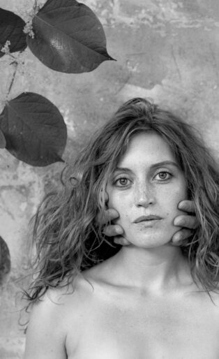 Coralie, Fort Foucault, Niort, France, 2009 © Arno Rafael Minkkinen