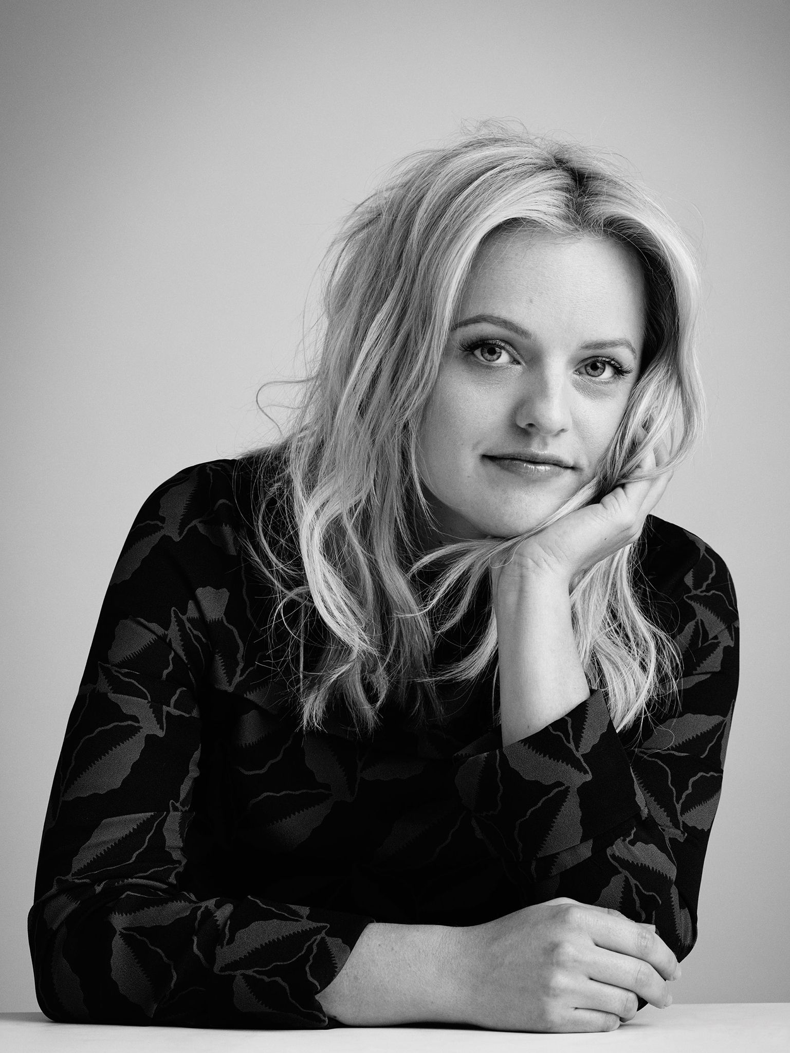 elisabeth moss black and white portrait
