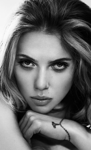 scarlett johansson balck and white portrait