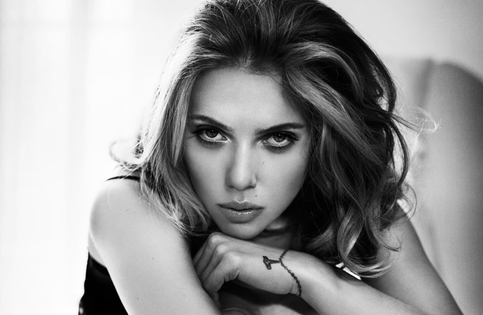 scarlett johansson balck and white portrait