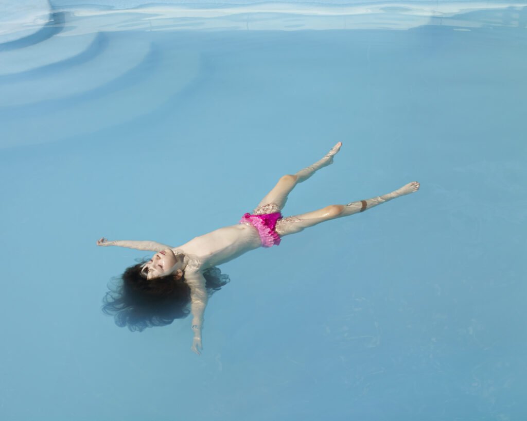 Jessica Floating, Angela Strassheim
