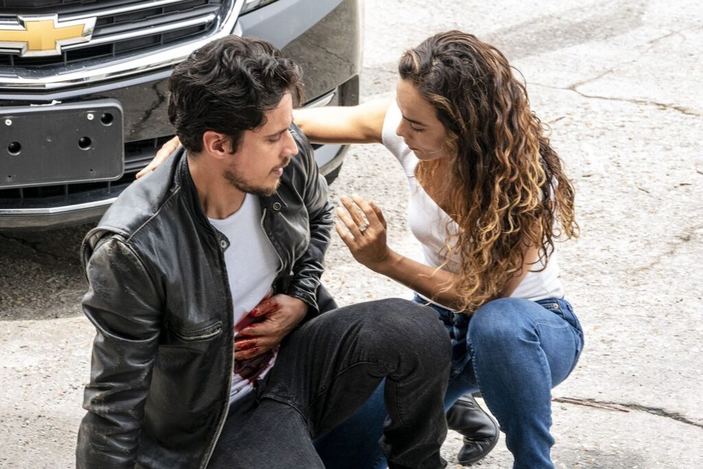Alice Braga and Peter Gadiot in Queen of the South