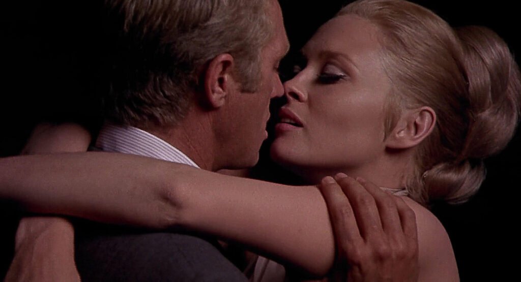 Faye Dunaway and Steve MCQueen in The Thomas Crown Affair
