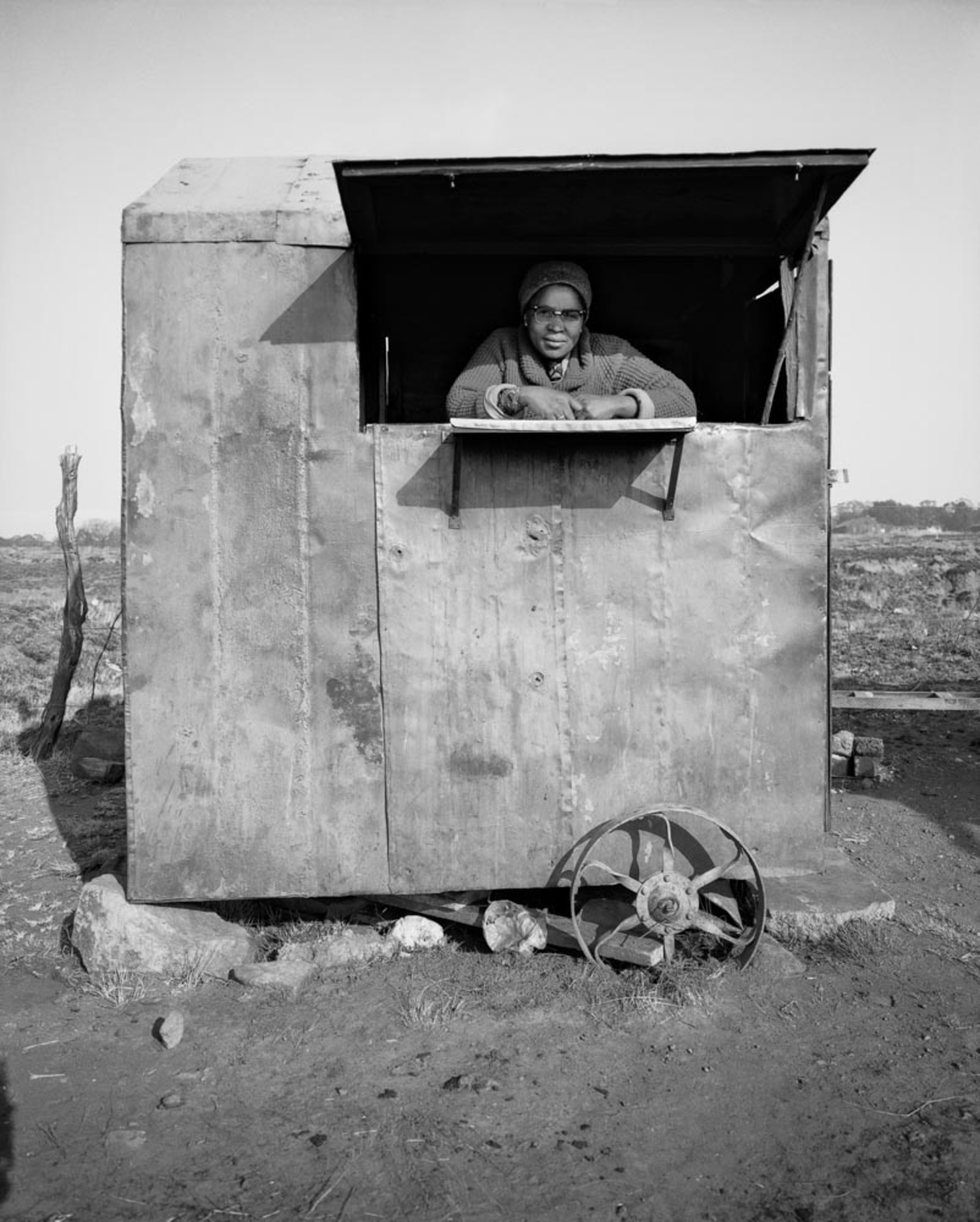 David Goldblatt Café-de-Move-On (coffee cart), Croesus, 1964 gelatin silver hand print 12-5/8" × 9-1/2" (32.1 cm × 24.1 cm), image unique No. 76729 © The David Goldblatt Legacy Trust