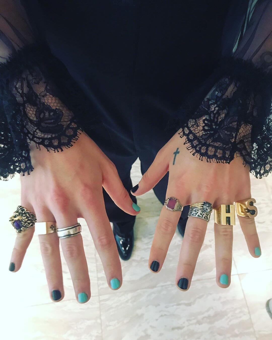 Harry Styles Fingers at Met