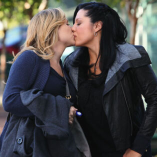 Callie & Arizona Kiss in Greys Anatomy