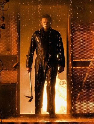 HALLOWEEN KILLS EVIL MAN IN THE DOOR FRAME OF A HOUSE ON FIRE WITH AN AX