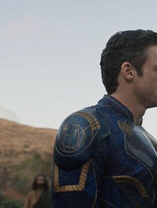 Richard Madden and Gemma Chan in Eternals