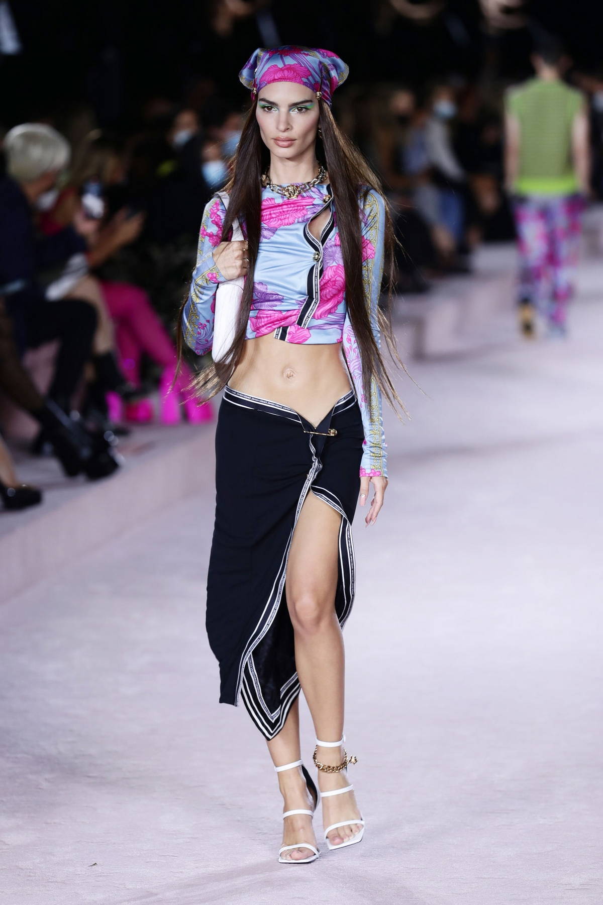 Versace_SS 22 Emily_Ratajkowski walking the runway