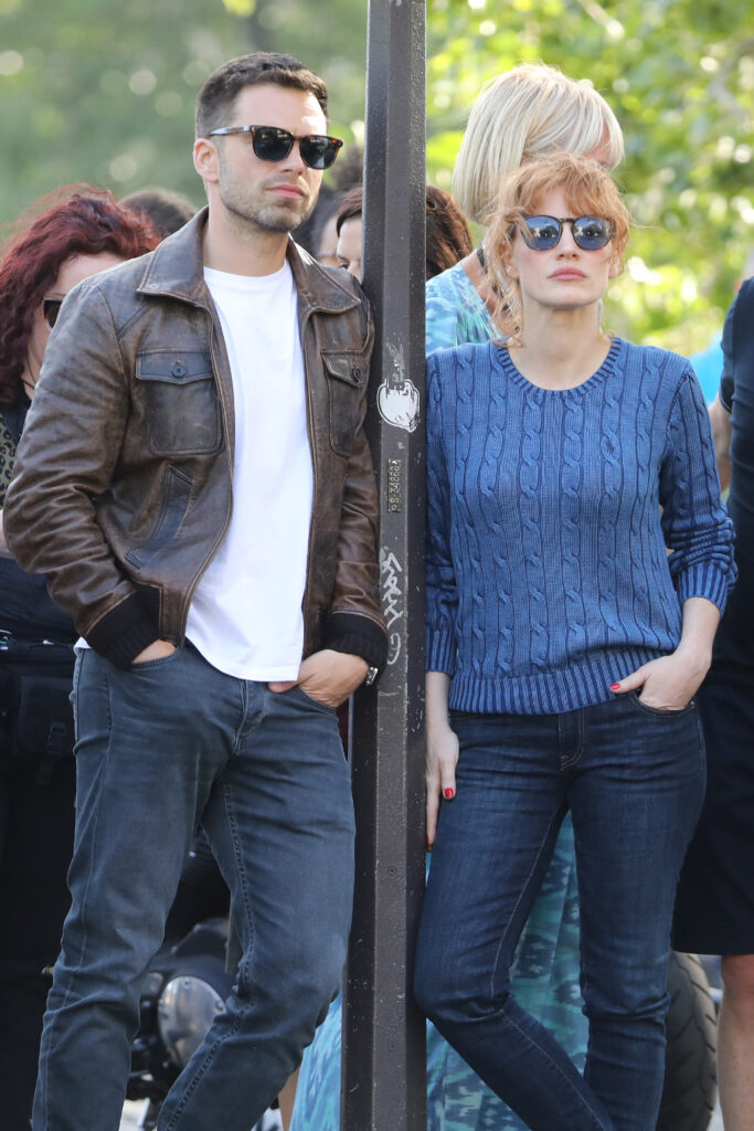 Sebastian Stan and Jessica Chastain in The 355 leaning on a telephone pole