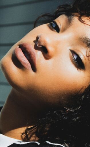 Willow Smith Head Back Profile