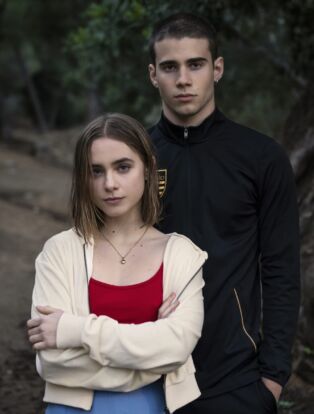 Clara Galle and Julio Peña in Through My Window