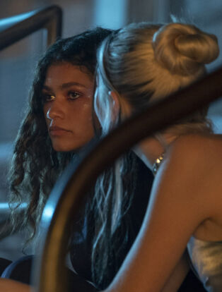 Euphoria Season 2 Jules and Rue Sitting on stairs