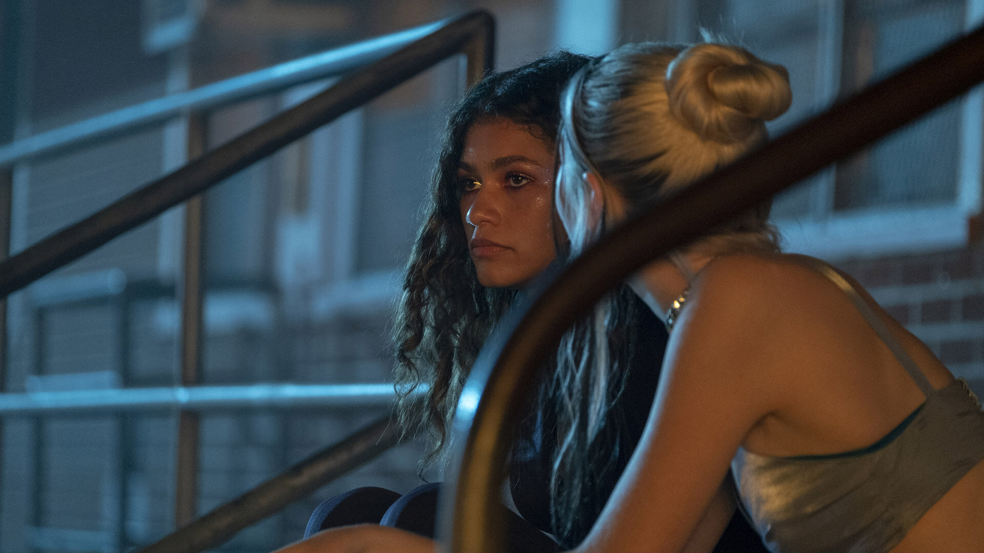 Euphoria Season 2 Jules and Rue Sitting on stairs