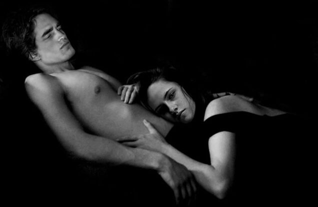 Robert Pattison and Kristen Stewart in black and white for Twilight